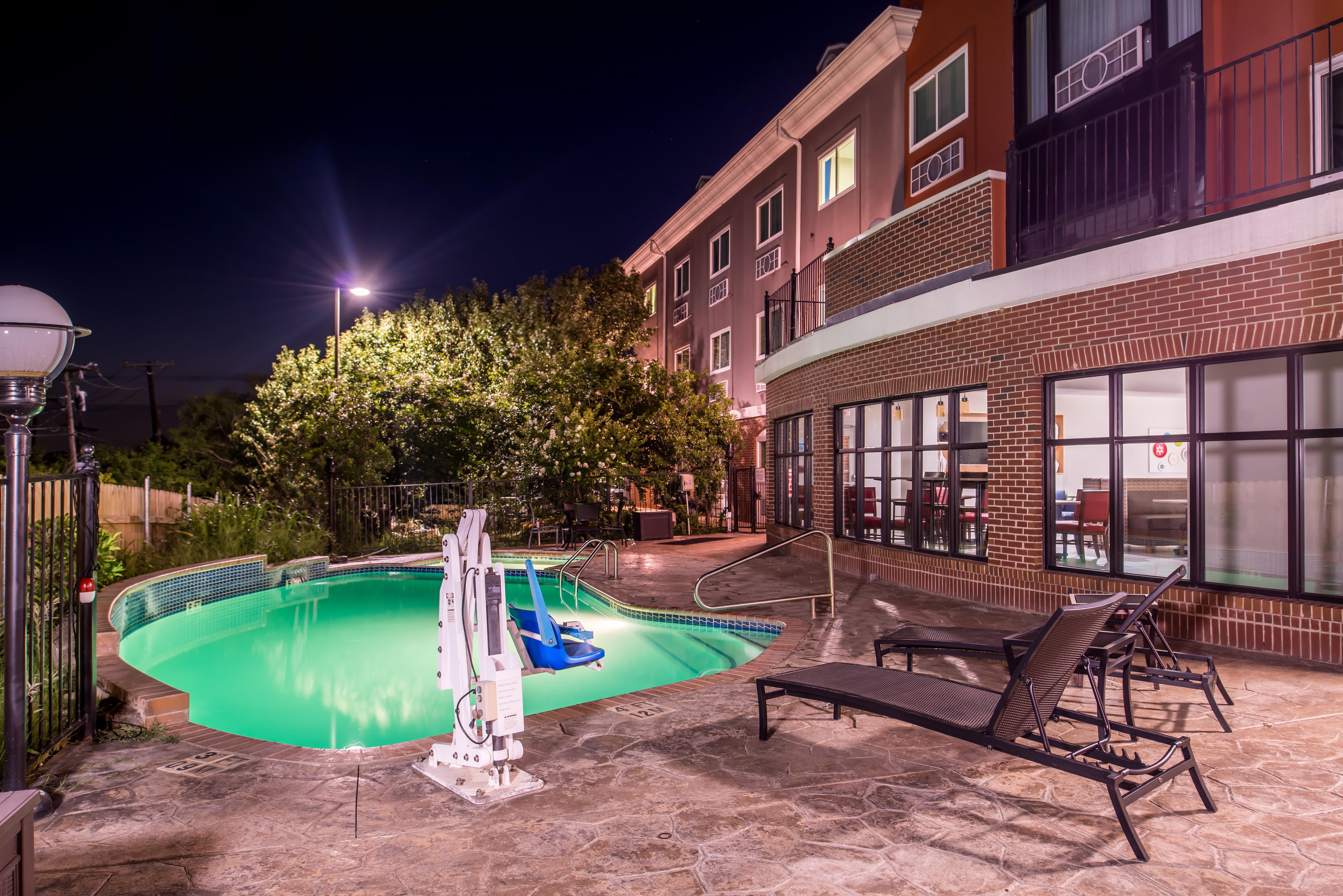 Holiday Inn Express Hotel & Suites Elgin By Ihg Zewnętrze zdjęcie