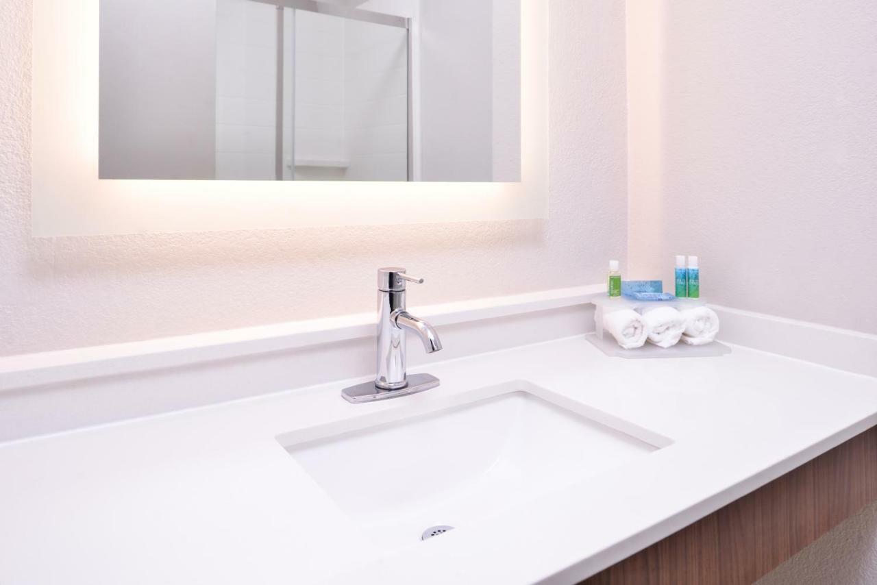 Holiday Inn Express Hotel & Suites Elgin By Ihg Zewnętrze zdjęcie